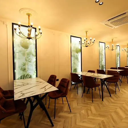 Adore 4* Wlora