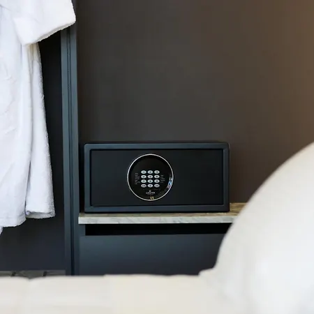 Adore Hotel 4*