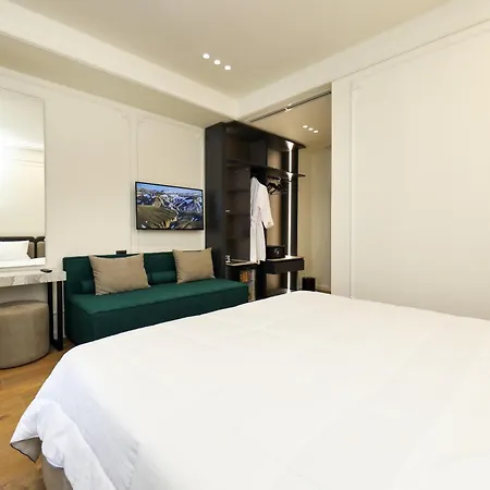 Hotel Adore