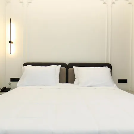 Adore 4* Wlora