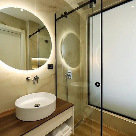 Hotel Adore 4*