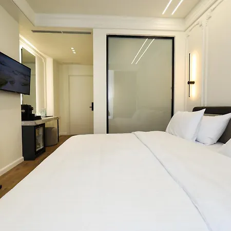 Adore Hotel