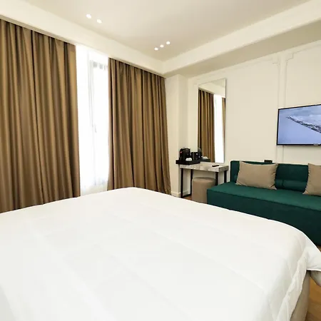 Adore Hotel 4*