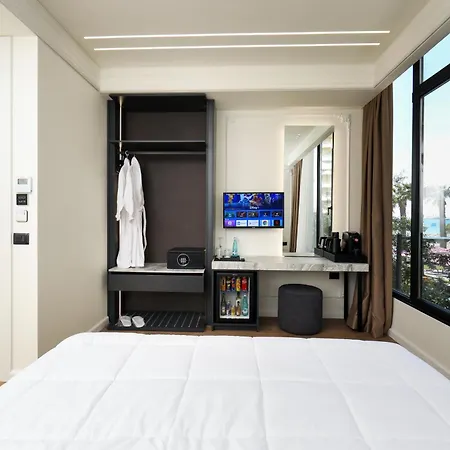 Adore 4*