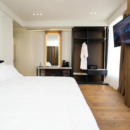 Adore Hotel Wlora