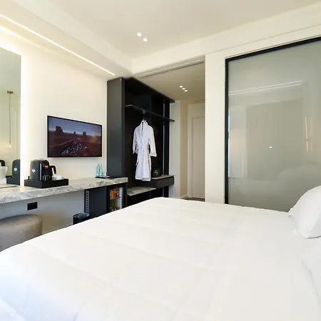 Adore Hotel Wlora