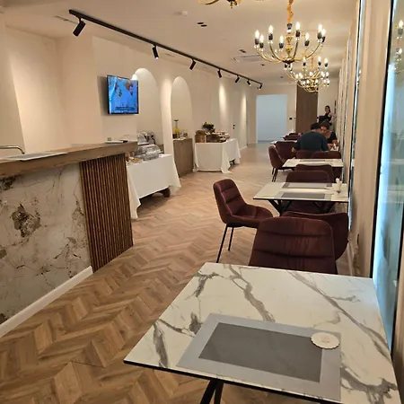 Adore 4*