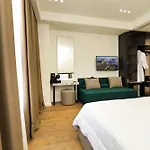 Adore 4*