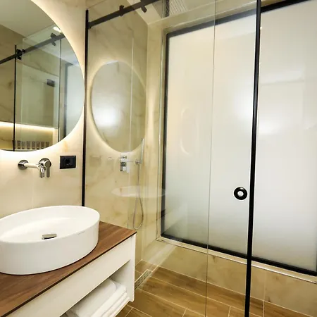 Hotel Adore 4*