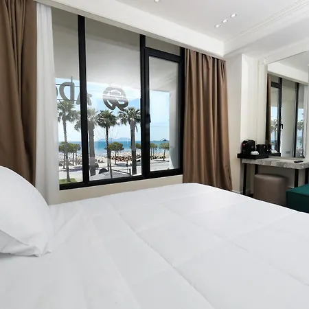 Hotel Adore