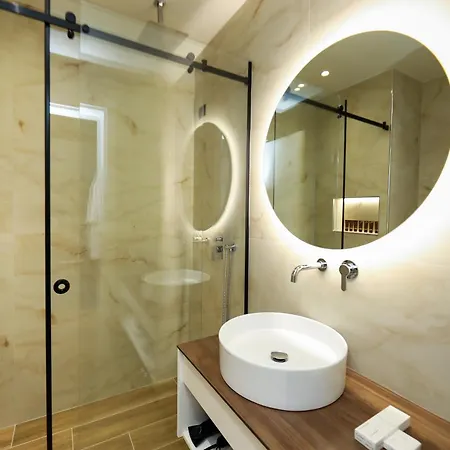Hotel Adore 4*