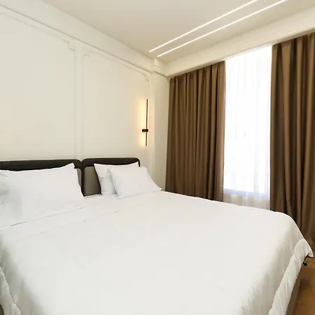 Adore 4*